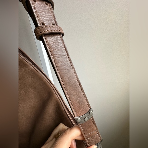 NWT We The Free Dixon Crossbody Desert Taupe Leather - Picture 13 of 16